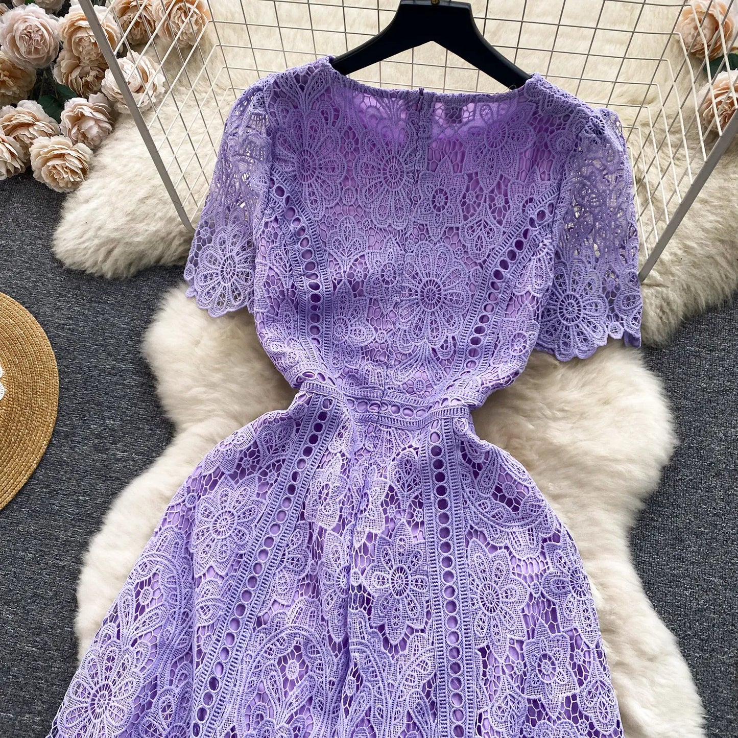 Korean Version Retro High-end Round Neck Lotus Leaf Sleeve Lace Dress for Women's 2026 Summer New Temperament Elegant Long Dress