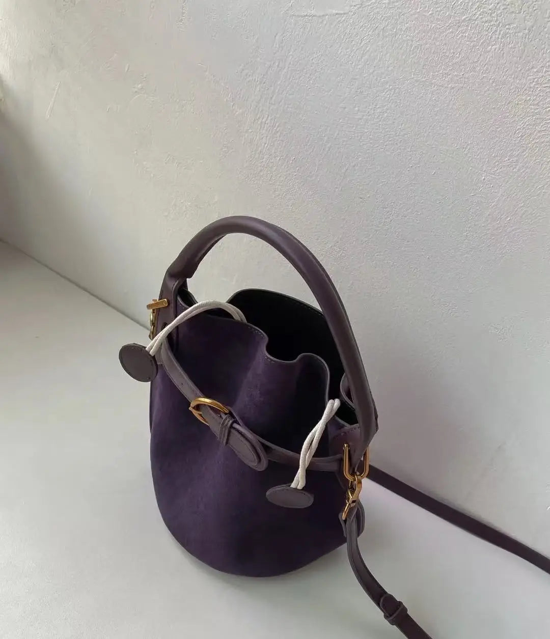 Advanced purple velvet bucket bag for women's new commuting trend single shoulder crossbody bag