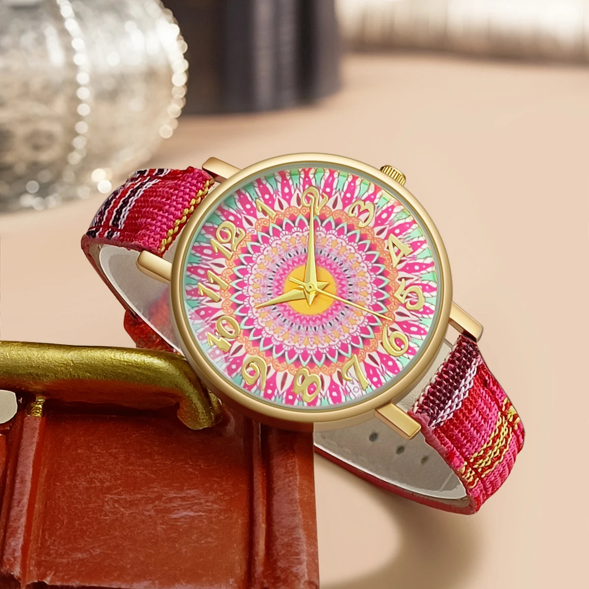 Classic Round Quartz Leather Strap Watch