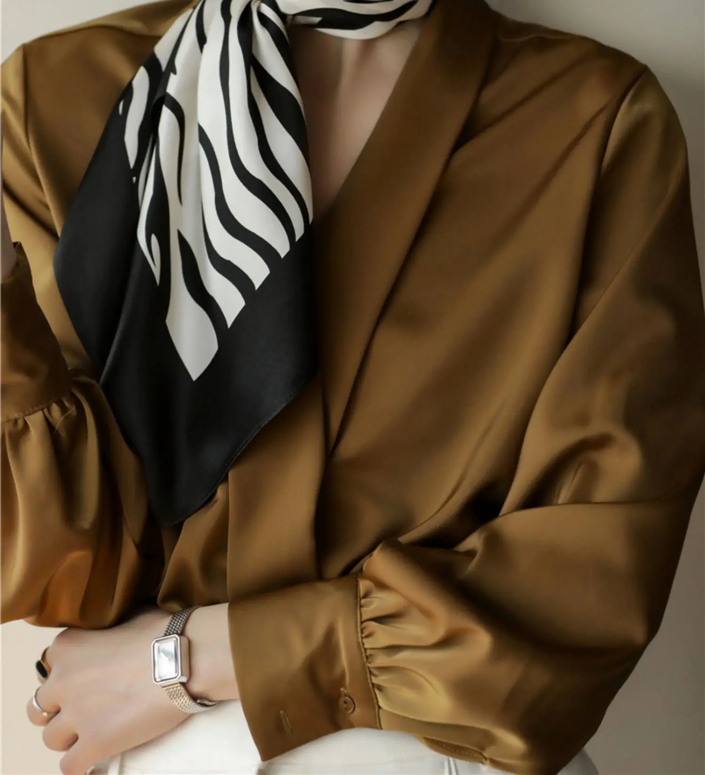 Elegant Art Gallery Style 100% Pure Silk Scarves For Women Soft Thin Striped Mulberry Silk Square Scarf Versatile For Spring Sum