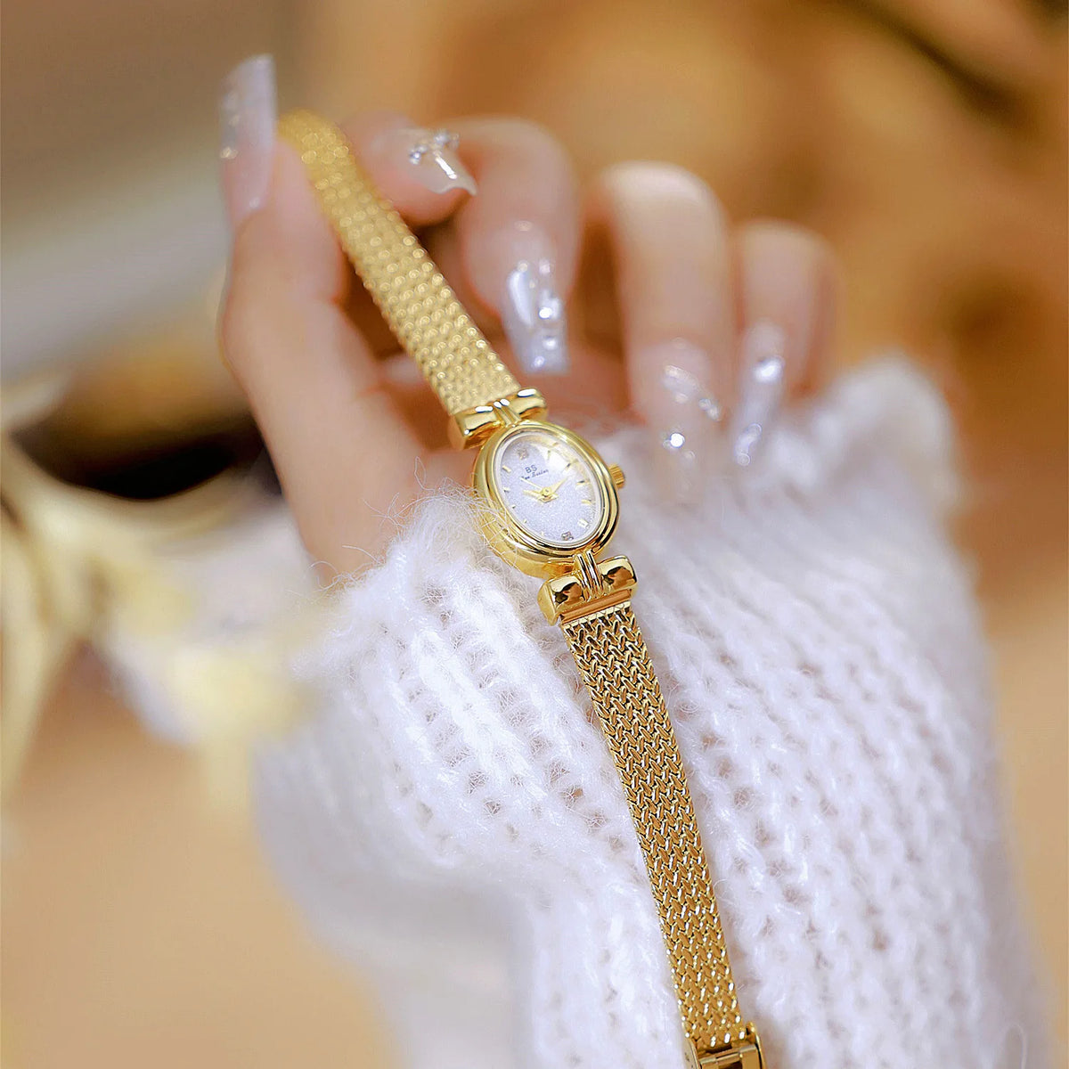 Vintage Gold Oval Quartz Wristwatch