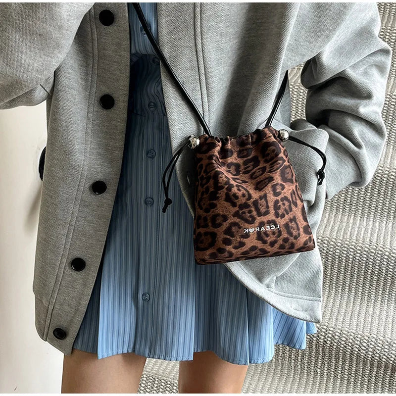 Leopard Print Nylon Drawstring Crossbody Bag New Niche Design Fashion Versatile Women's Mobile Phone Bag Exquisite Shoulder Bag