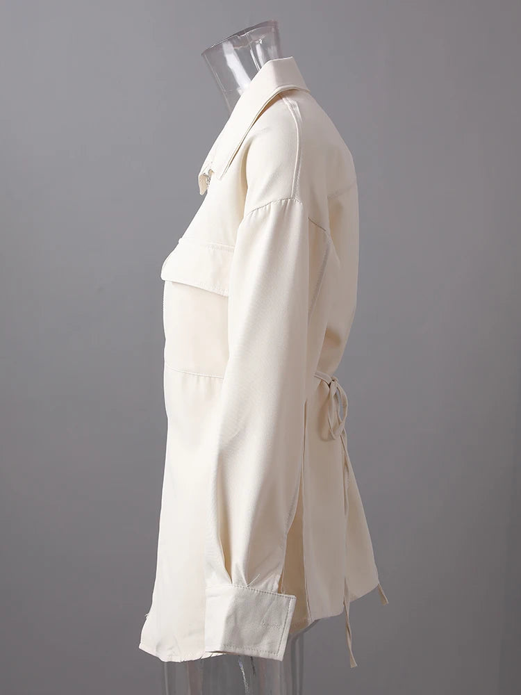 [EAM] Women Beige Zipper Pocket Back Bandage Blouse New Lapel Long Sleeve Loose Fit Shirt Fashion Spring Autumn 2025 1DF1491