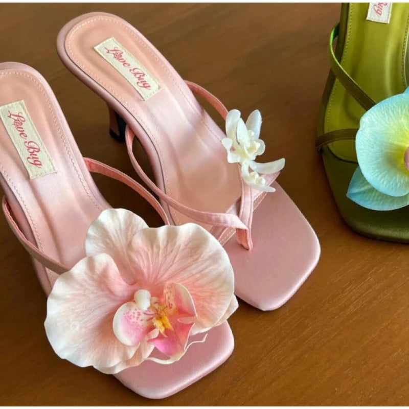 1 Pair Of Simulated Butterfly Decoration Fashion Cute Design Sweet Fresh Literary Ladies Flower Hole Shoes Sandals Accessories