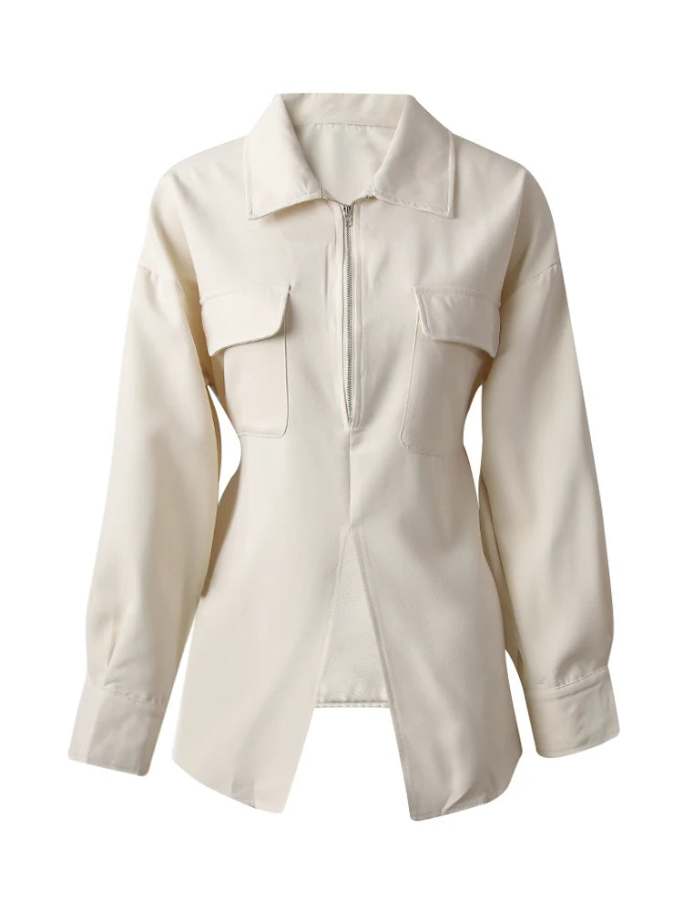 [EAM] Women Beige Zipper Pocket Back Bandage Blouse New Lapel Long Sleeve Loose Fit Shirt Fashion Spring Autumn 2025 1DF1491