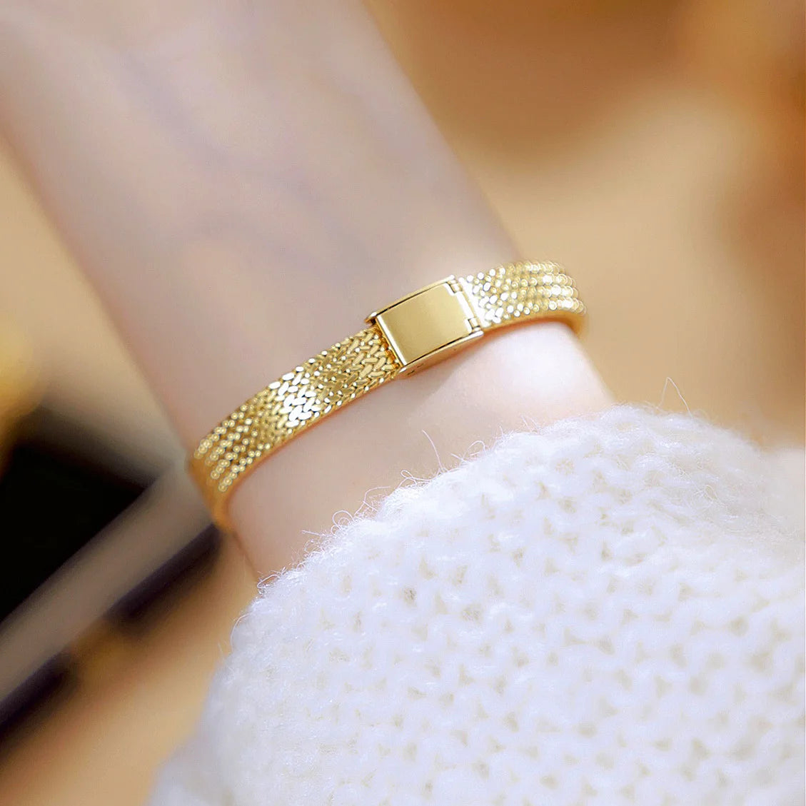 Vintage Gold Oval Quartz Wristwatch