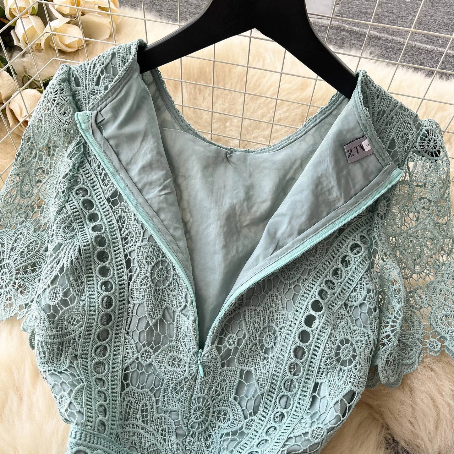 Korean Version Retro High-end Round Neck Lotus Leaf Sleeve Lace Dress for Women's 2026 Summer New Temperament Elegant Long Dress