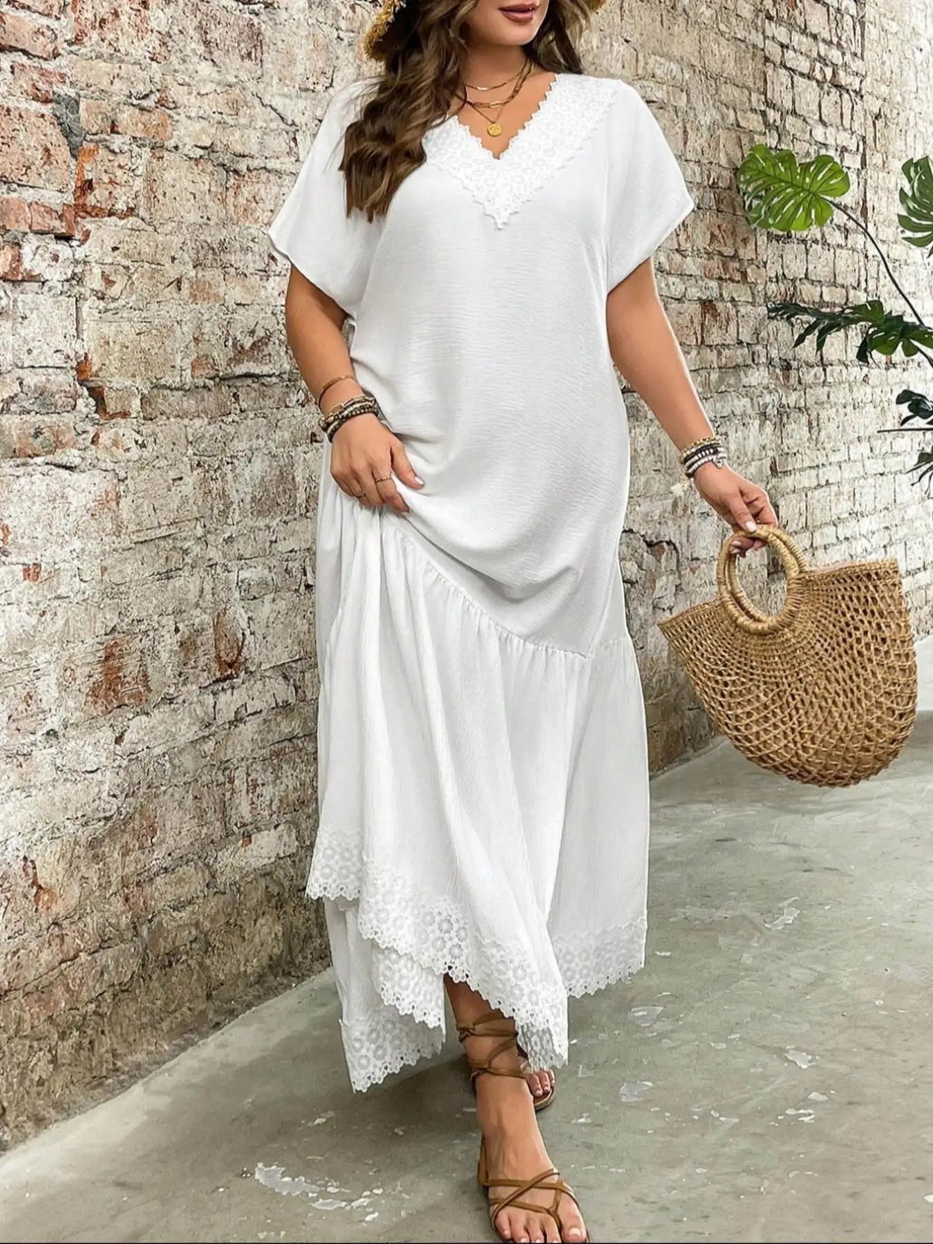 【Plus Size】 Floral Lace Trim Round Neck Dress, Casual Short Sleeve Maxi Dress for Daily Wear, Women's Plus Clothing for Summer