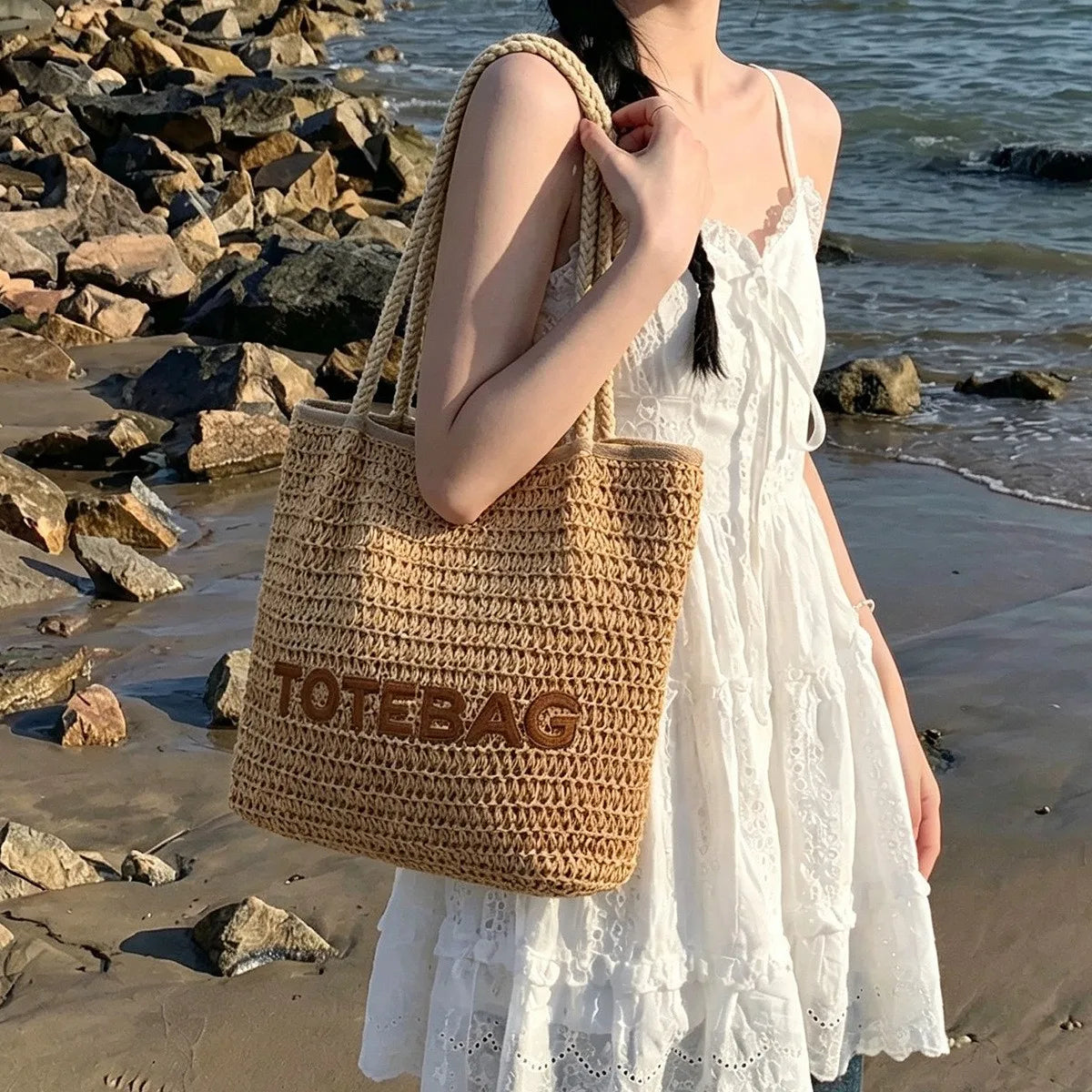 French style large capacity woven straw woven bag for women, new beach vacation shoulder bag, casual commuting tote bag