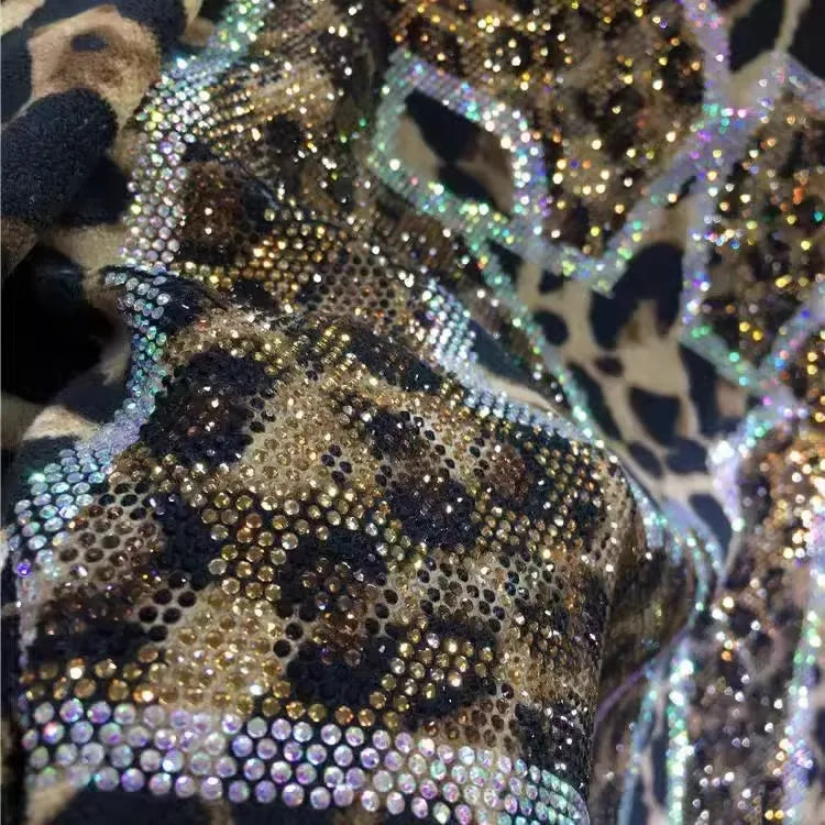 Fat people wear a 300-pound oversized rhinestone diamond women's turtleneck T-shirt thick leopard print long-sleeved top