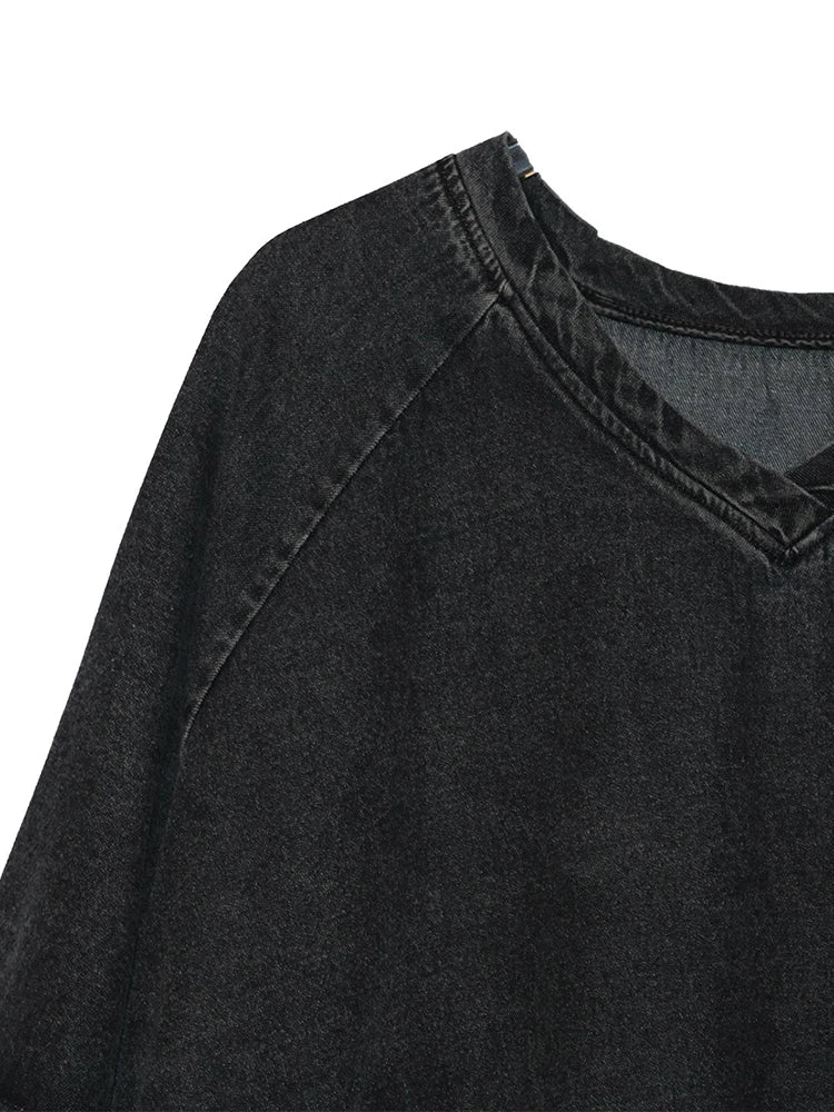 [EAM] Women Black Denim Burr Irregular Big Size Casual T-shirt New V-Neck Half Sleeve Fashion Tide Spring Summer 2025 1DJ1392
