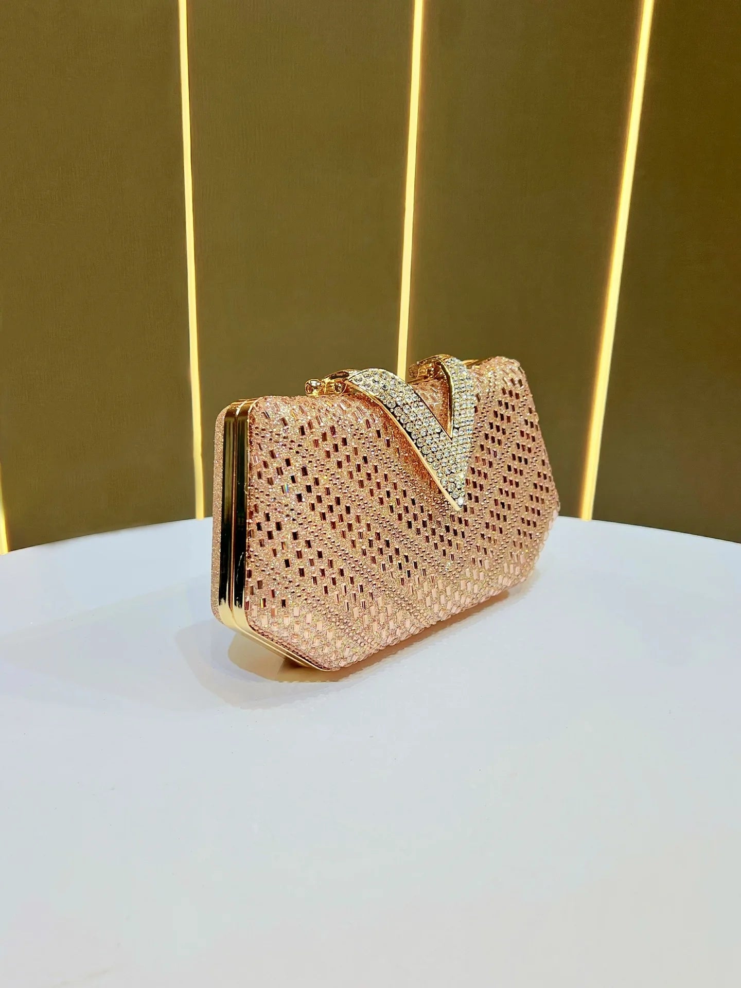 Luxury Shiny Diamond Studded V Letter Evening Dress Bag for Women Brand Rhinestones Handbags Elegant Cheongsam Bag Wedding Purse