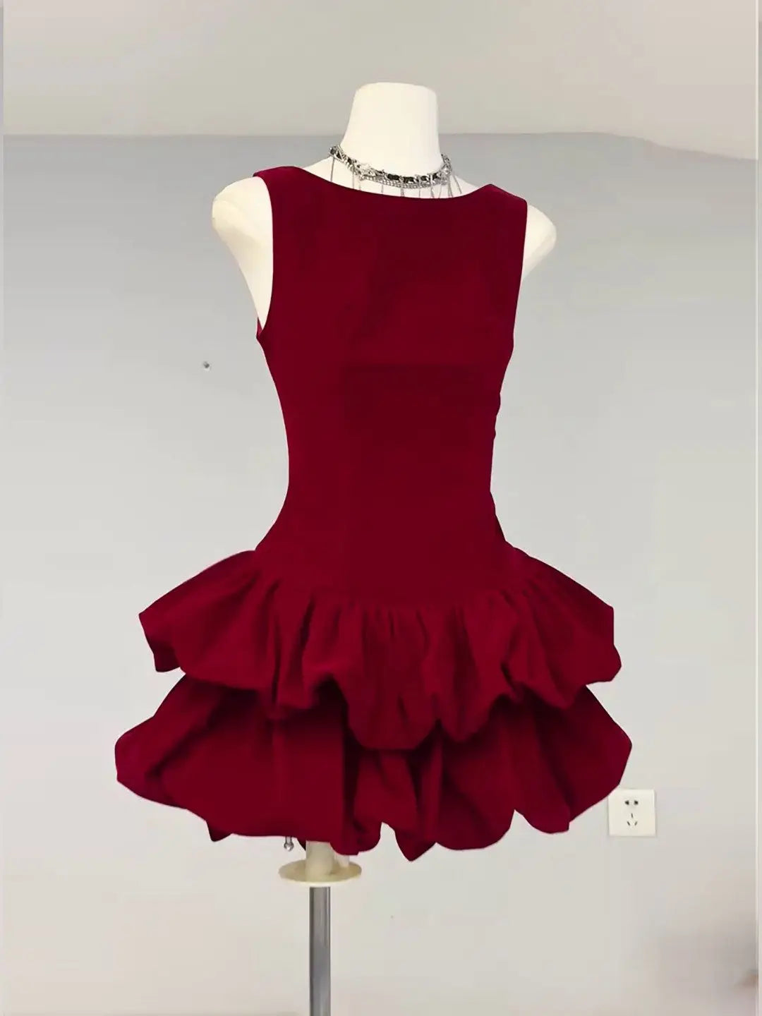 Elegant Red Velvet Sleeveless Evening Dress for Women