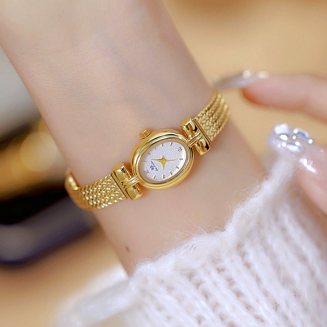 Vintage Gold Oval Quartz Wristwatch