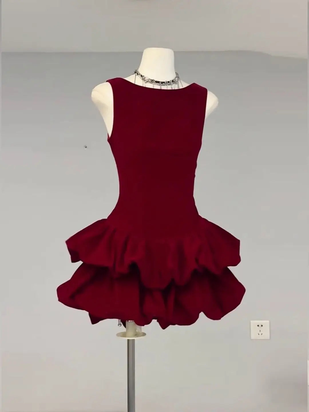 Elegant Red Velvet Sleeveless Evening Dress for Women