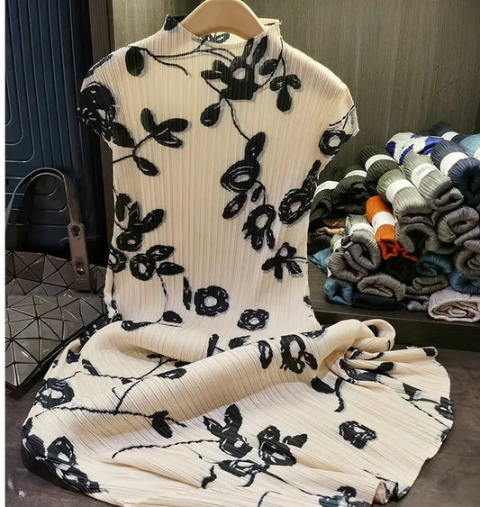 Folding dress women's summer new temperament fashion stand collar short sleeve printing dress hem split loose long skirt.