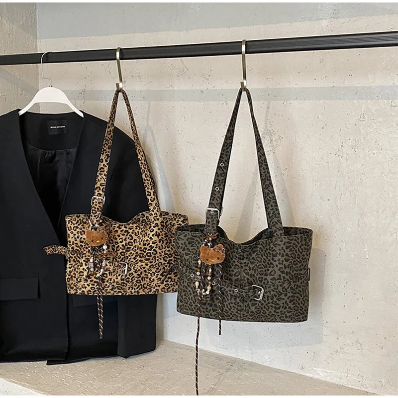 Fashion Versatile Leopard Print Tote Bag Women Large-capacity Canvas Shoulder Bag Work Commuting Relaxing Handbag With Pendant