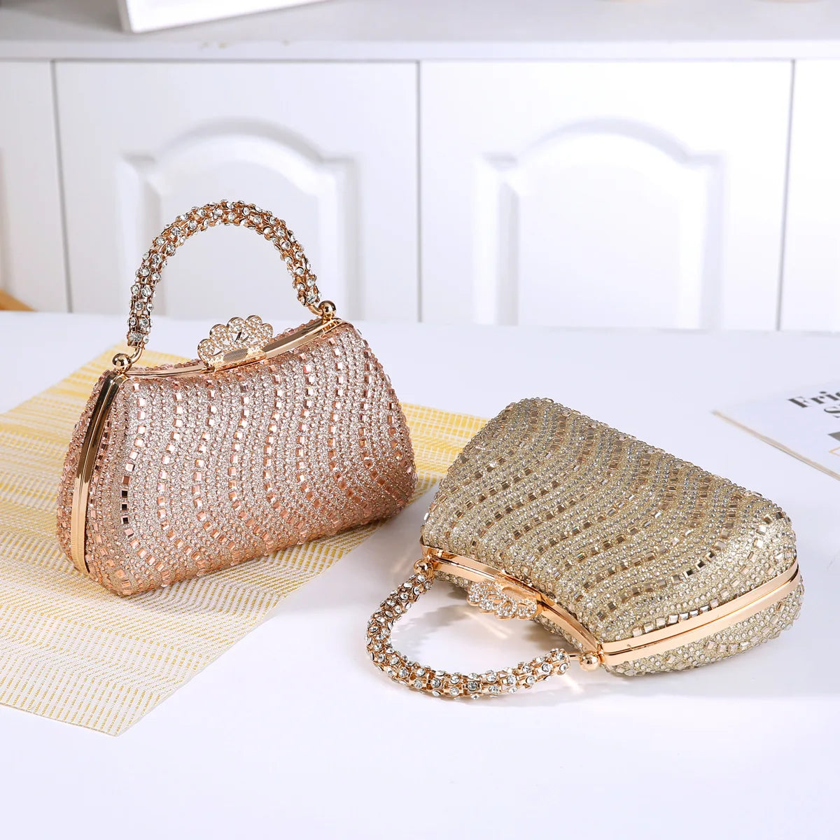 2025 Luxury Fashion Sequined Glitter Clutch Bag Full Rhinestone Design Party Women Handbags Portable Tote Shoulder Messenger Bag