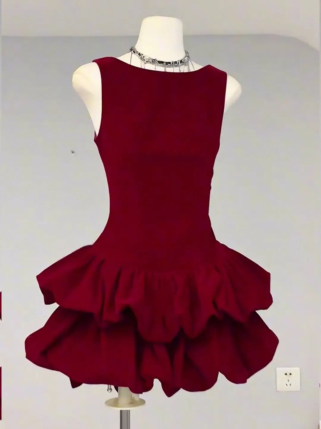 Elegant Red Velvet Sleeveless Evening Dress for Women