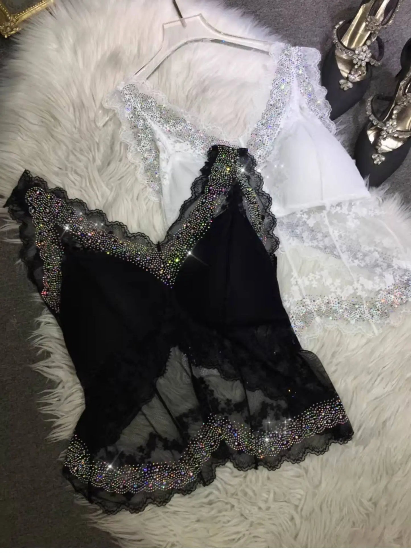 Back Beauty Black Camisole Women All-match Four Seasons V-neck Tanks Top Sexy V-neck Lace Splicing Hot Diamonds Slimming Camis