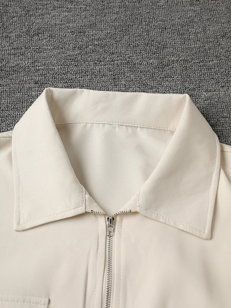 [EAM] Women Beige Zipper Pocket Back Bandage Blouse New Lapel Long Sleeve Loose Fit Shirt Fashion Spring Autumn 2025 1DF1491