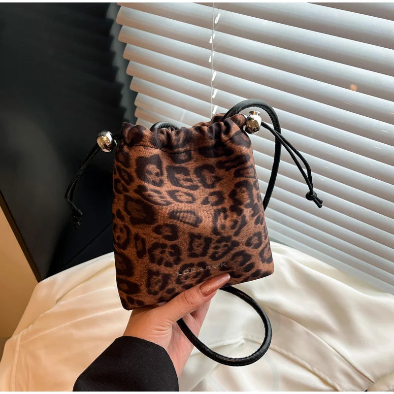 Leopard Print Nylon Drawstring Crossbody Bag New Niche Design Fashion Versatile Women's Mobile Phone Bag Exquisite Shoulder Bag