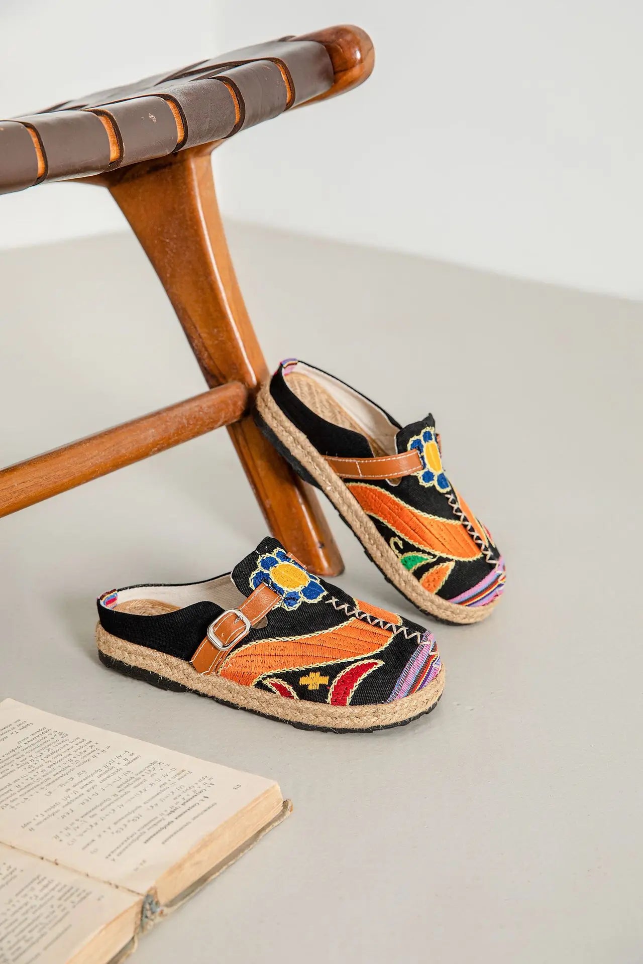 Lightweight Embroidered Cotton Linen Flat Slippers for Women
