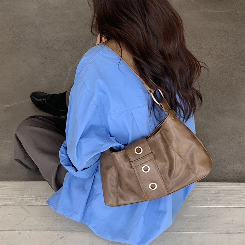 Women's Rivet Y2k Shoulder Bag Retro Small Bag Hot Girl Wilderness Style Retro Leather Fashion Versatile Shoulder Armpit Bag