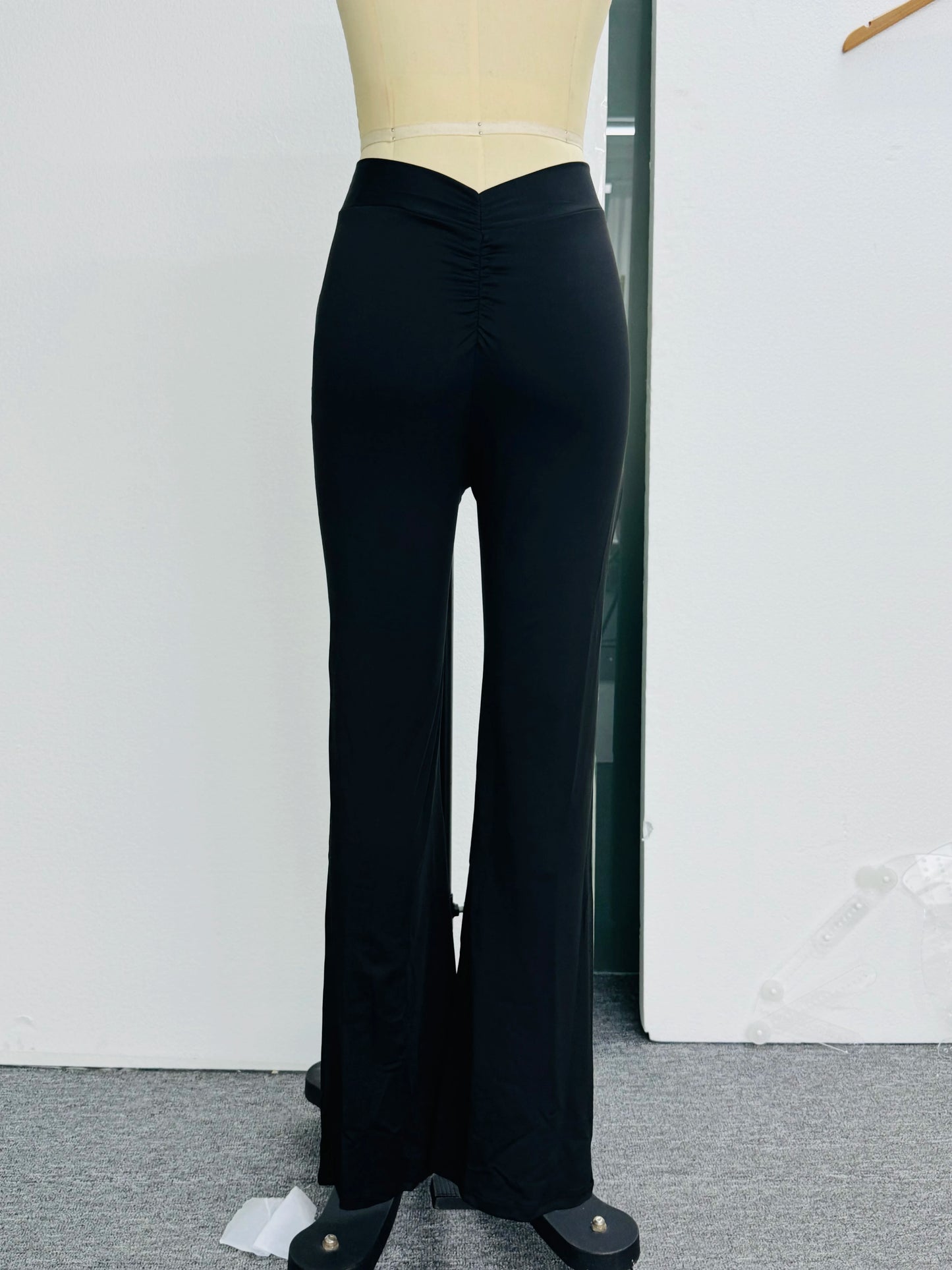 Women's Sports Yoga Pants Pleated Flared Pants  V-Back Butt-Lifting Wide Leg High Waist 31.5 Inches Fitness Sports Yoga Pants