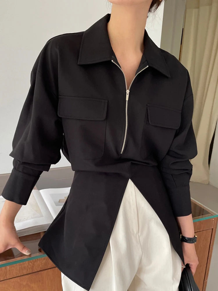 [EAM] Women Beige Zipper Pocket Back Bandage Blouse New Lapel Long Sleeve Loose Fit Shirt Fashion Spring Autumn 2025 1DF1491