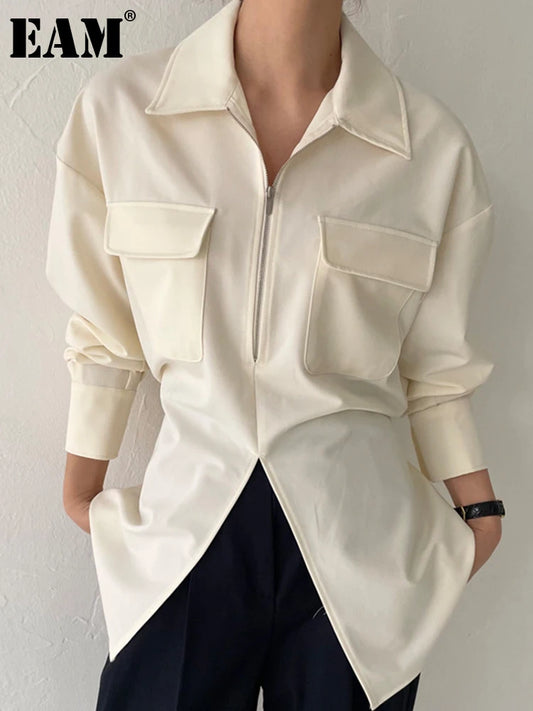[EAM] Women Beige Zipper Pocket Back Bandage Blouse New Lapel Long Sleeve Loose Fit Shirt Fashion Spring Autumn 2025 1DF1491