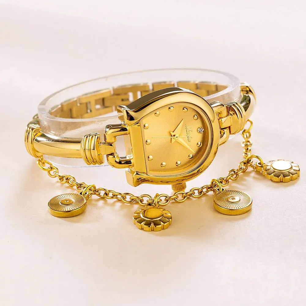 Cute Women Fashion Watches Small Dial Quartz Bracelet Wrist Watch Wholesale New Arrival With Pendant Ladies Wristwatch Hot Sale