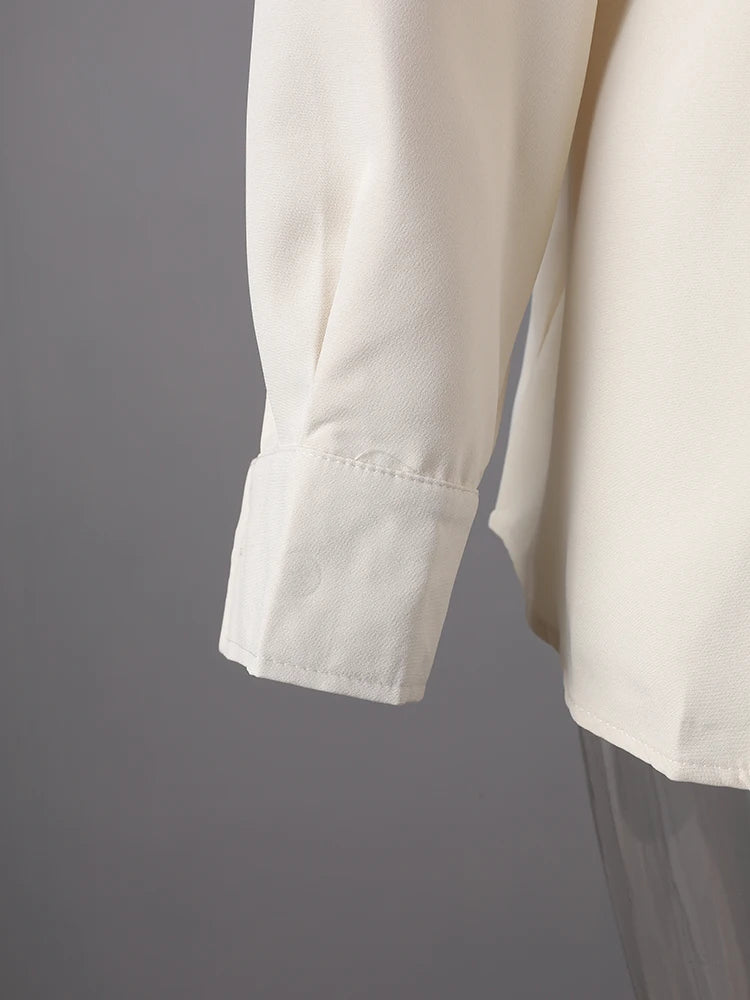 [EAM] Women Beige Zipper Pocket Back Bandage Blouse New Lapel Long Sleeve Loose Fit Shirt Fashion Spring Autumn 2025 1DF1491