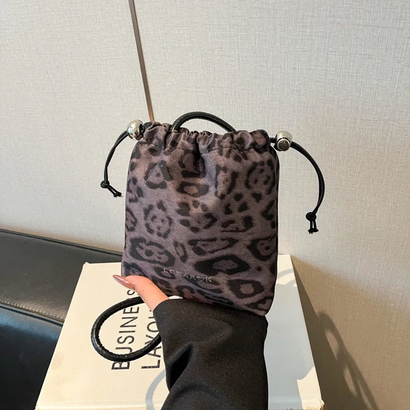 Leopard Print Nylon Drawstring Crossbody Bag New Niche Design Fashion Versatile Women's Mobile Phone Bag Exquisite Shoulder Bag