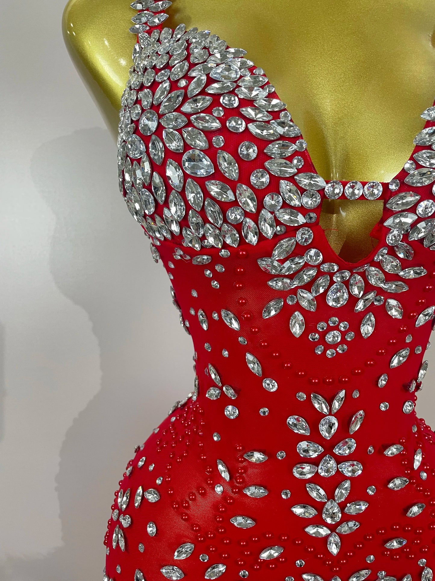 2025New Exquisite Feather Red Evening Dress Women Sparkle Rhinestones Sexy High Slit Birthday Celebrate Stage Photoshoot Costume