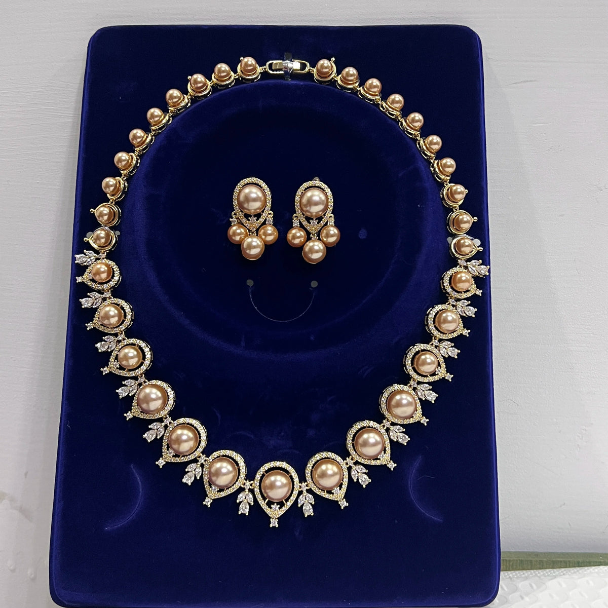 Luxurious Round Gold Tone Pearl Necklace Set for Women