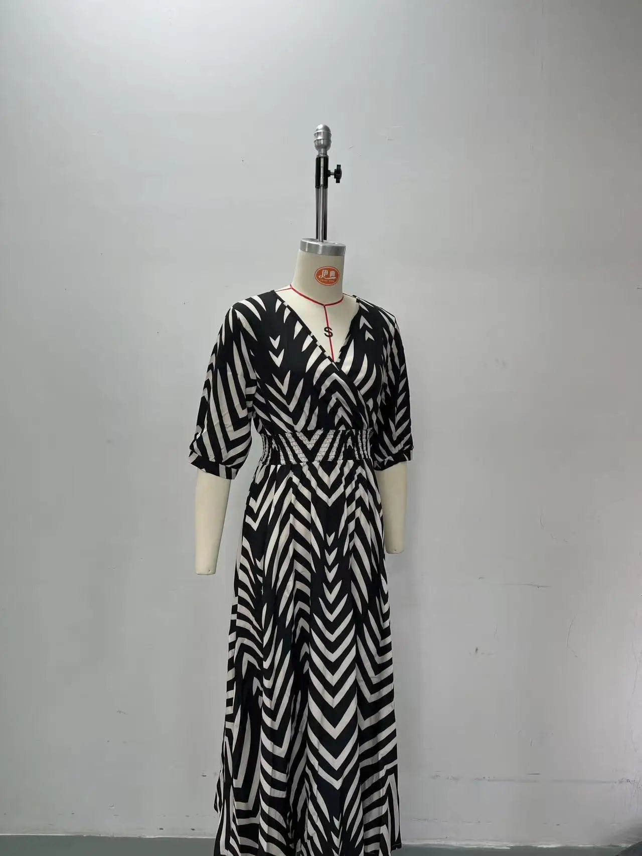 Loose Women's Dress Elegant Style Random Print Dyed Big Hemline 2026 European And American Style Casual Chic Maxi Dress