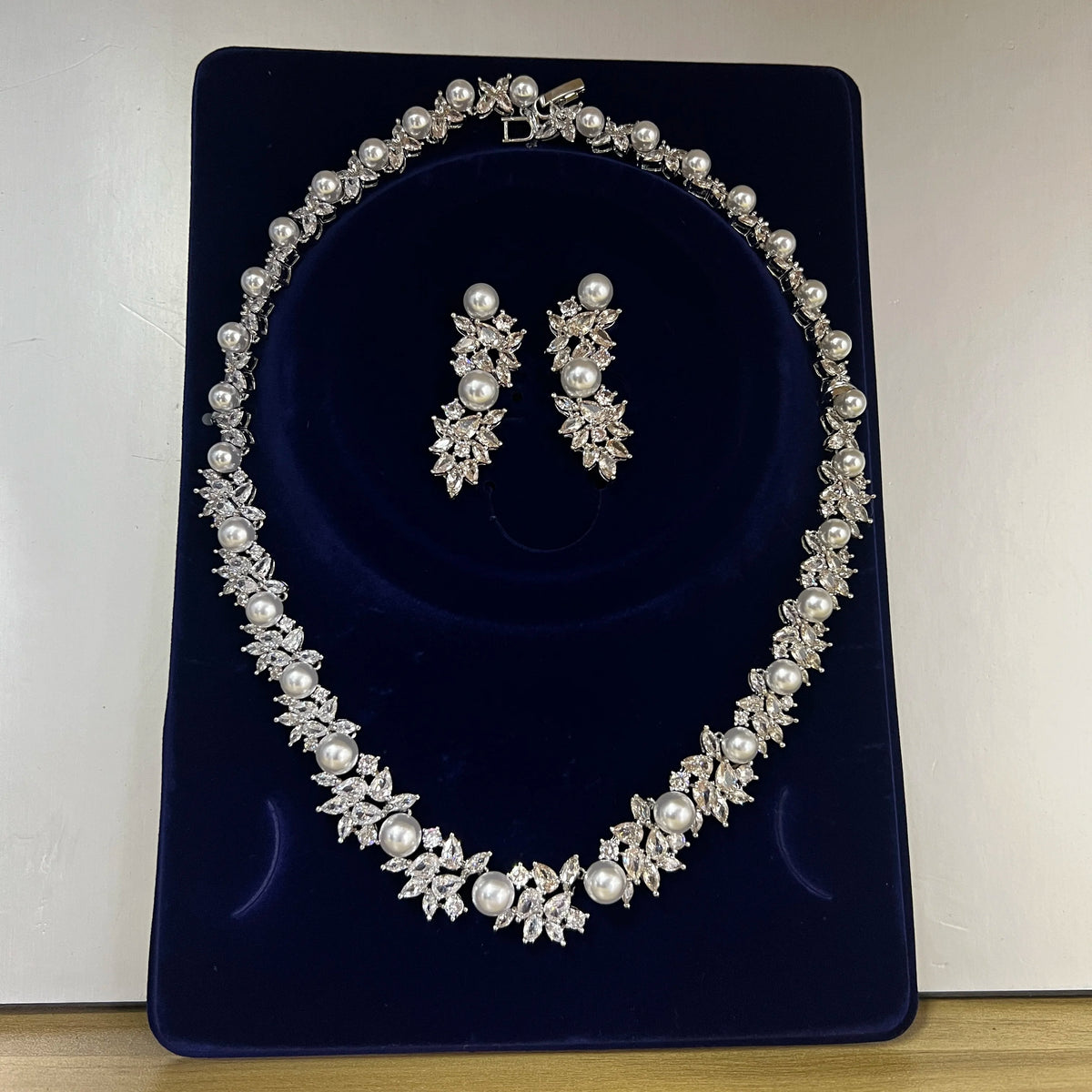 Elegant Crystal Necklace And Earrings Set For Women