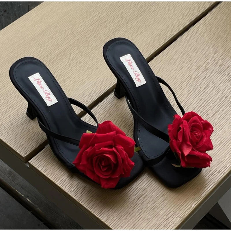 1 Pair Of Simulated Butterfly Decoration Fashion Cute Design Sweet Fresh Literary Ladies Flower Hole Shoes Sandals Accessories