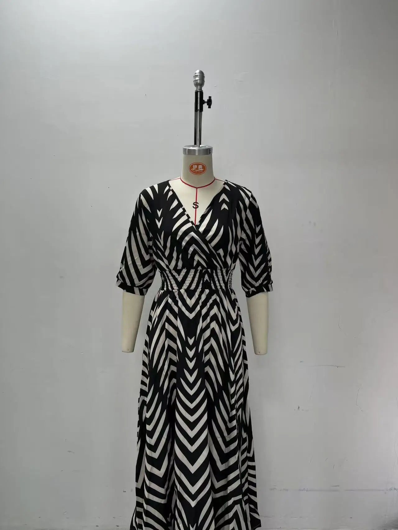 Loose Women's Dress Elegant Style Random Print Dyed Big Hemline 2026 European And American Style Casual Chic Maxi Dress