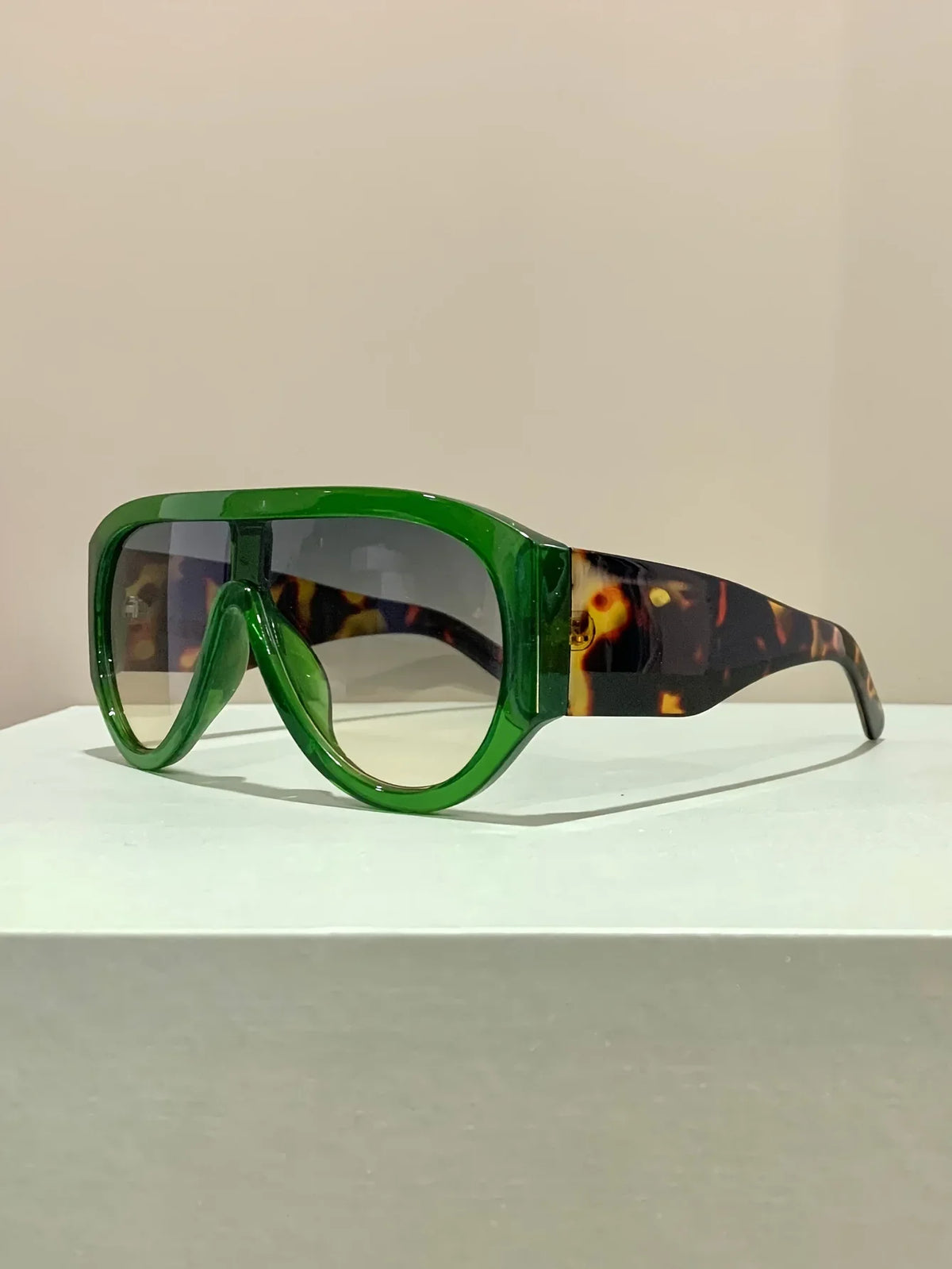 Classic Oversized Gradient Lens Pilot Sunglasses for Women