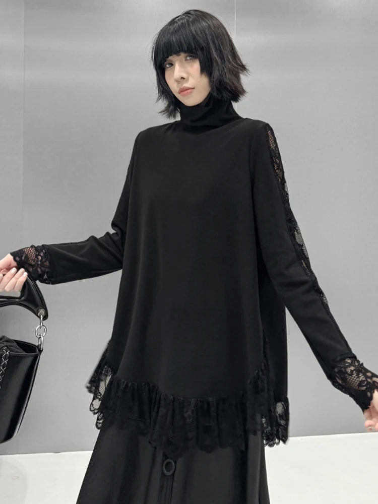 [EAM] Women Black Side Lace Spliced Big Size Elegant T-shirt New Turtleneck Long Sleeve Fashion Tide Spring Autumn 2025 1DJ2588