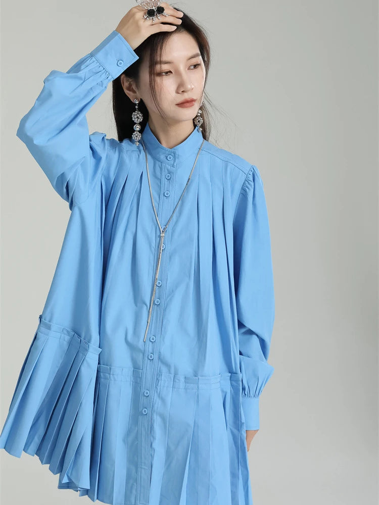 [EAM] Women Blue Pleated Hem Long Big Size Blouse New Stand Collar Long Sleeve Shirt Fashion Tide Spring Autumn 2025 1DH5707
