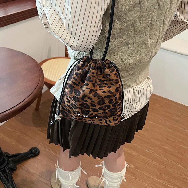 Leopard Print Nylon Drawstring Crossbody Bag New Niche Design Fashion Versatile Women's Mobile Phone Bag Exquisite Shoulder Bag