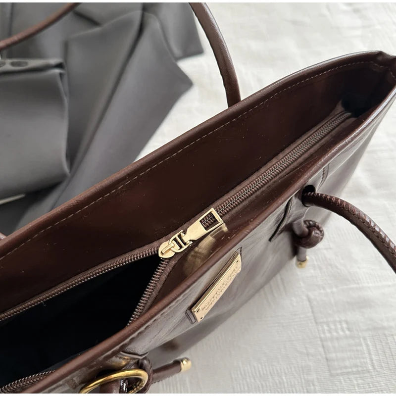 Retro French Women's Shoulder Bag Large Capacity Commuting Versatile Underarm Bag Simple Texture Solid Color Handbag Tote Bag