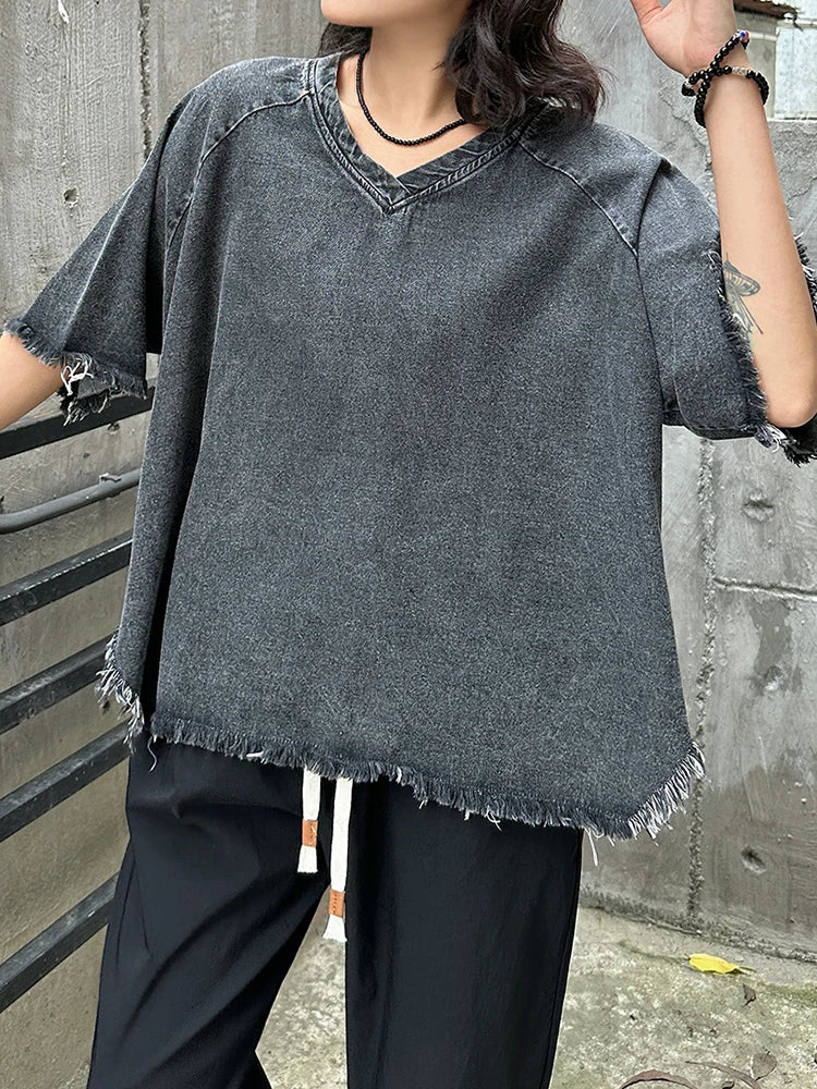 [EAM] Women Black Denim Burr Irregular Big Size Casual T-shirt New V-Neck Half Sleeve Fashion Tide Spring Summer 2025 1DJ1392