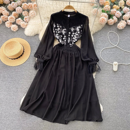 Autumn New Style Long Sleeved Standing Neck Embroidered Lace Splicing Dress