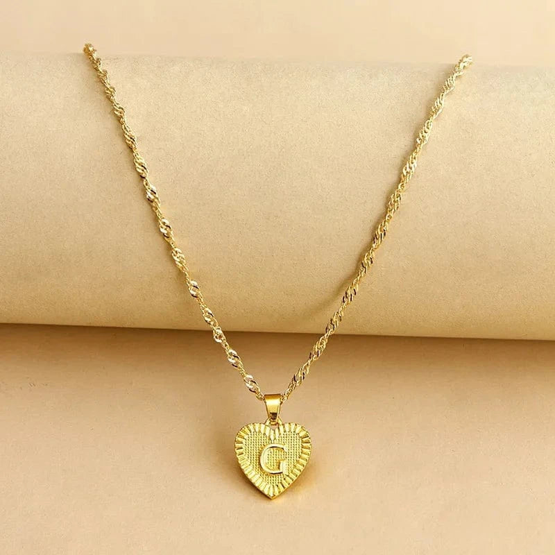 Best Selling 18k Gold Plated Initial Letter Pendant Women 26 Letters Love Tiny Heart Shaped Stainless Steel Jewelry