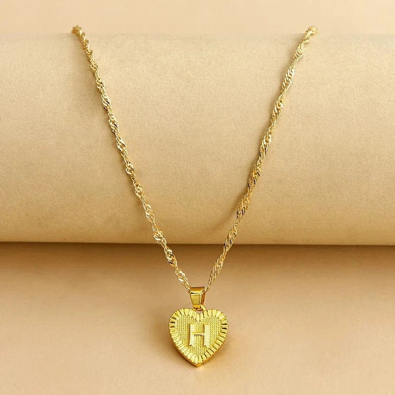 Best Selling 18k Gold Plated Initial Letter Pendant Women 26 Letters Love Tiny Heart Shaped Stainless Steel Jewelry