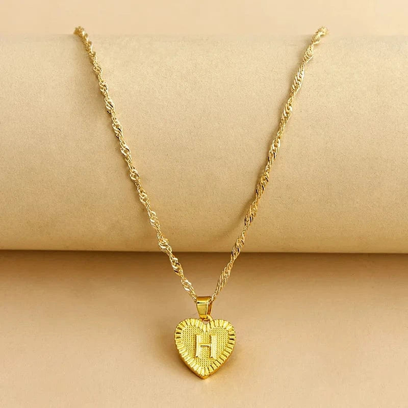 Best Selling 18k Gold Plated Initial Letter Pendant Women 26 Letters Love Tiny Heart Shaped Stainless Steel Jewelry